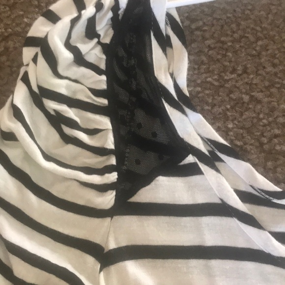 Black and white striped mid-length sleeve top - Picture 2 of 3